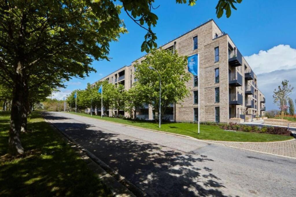 Canal Side Apartment With Balcony, Secure Parking, Self Check-In, Fast Wifi And Smart Tv With Sky Tv And Netflix By Yoko Property Milton Keynes Exterior foto