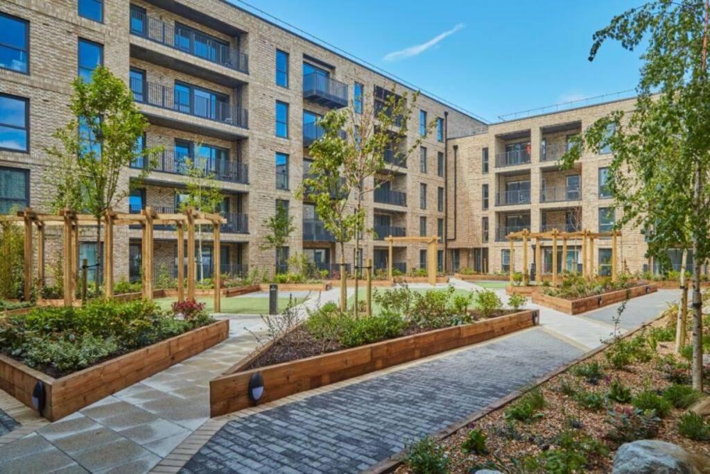 Canal Side Apartment With Balcony, Secure Parking, Self Check-In, Fast Wifi And Smart Tv With Sky Tv And Netflix By Yoko Property Milton Keynes Exterior foto